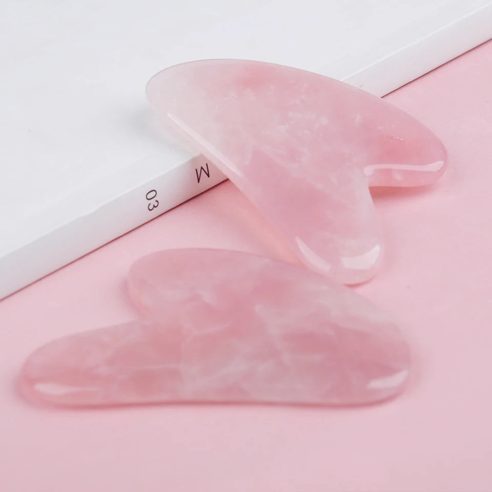 ✨ Gua Sha em Quartzo Rosa – Lifting Natural, Drenagem e Pele Firme